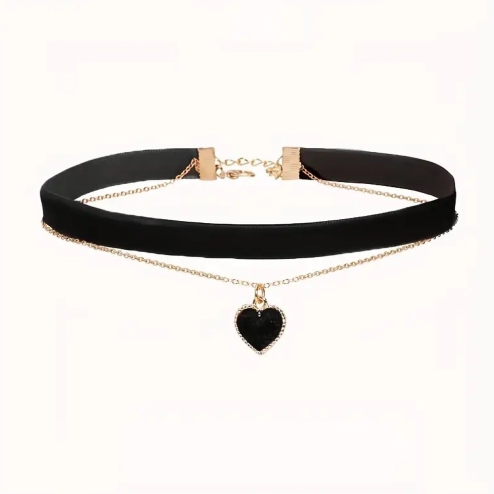 Vintage Double-Layer Heart Choker Necklace
Sexy Resin Clavicle Chain for Party 🖤 - Picture 2 of 3